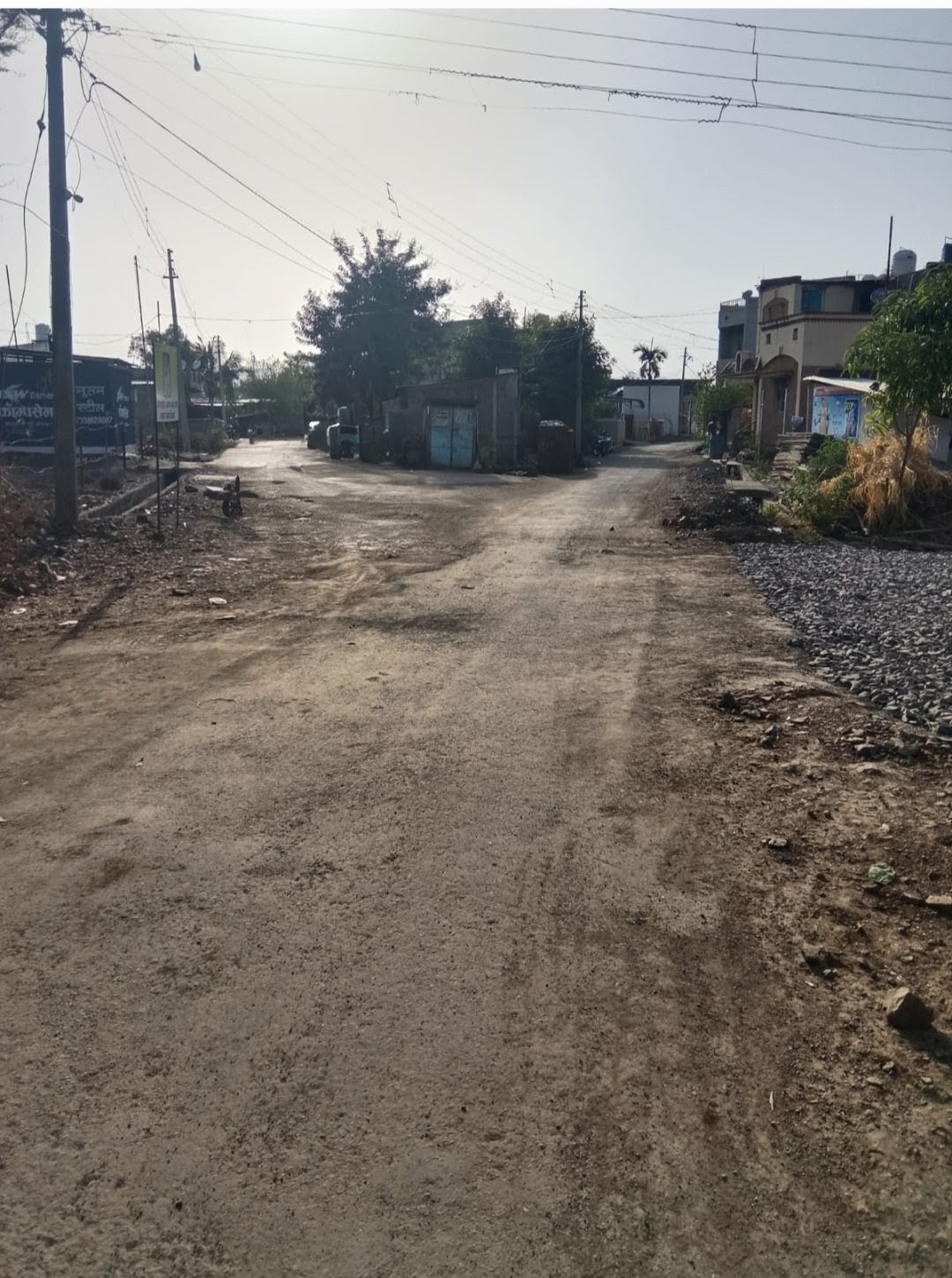 शिवडे रस्ता कामात निधीच्या गैरवापराचा आरोप ;ठेकेदाराचे बिल थांबविण्याची ग्रामस्थांची मागणी
